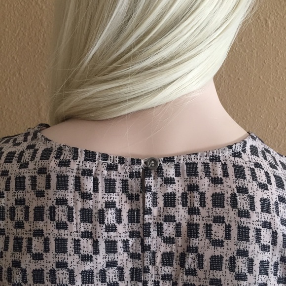 Forever 21 Geometric Blouse - Picture 4 of 5